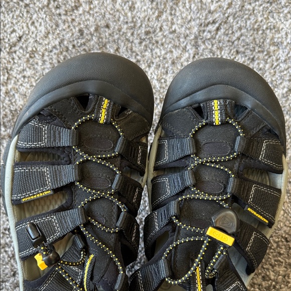 KEEN Men's Newport H2 Closed Toe Water Sandal EUC - Picture 9 of 12